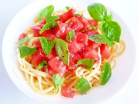 トマトとバジルの冷製サラダパスタ